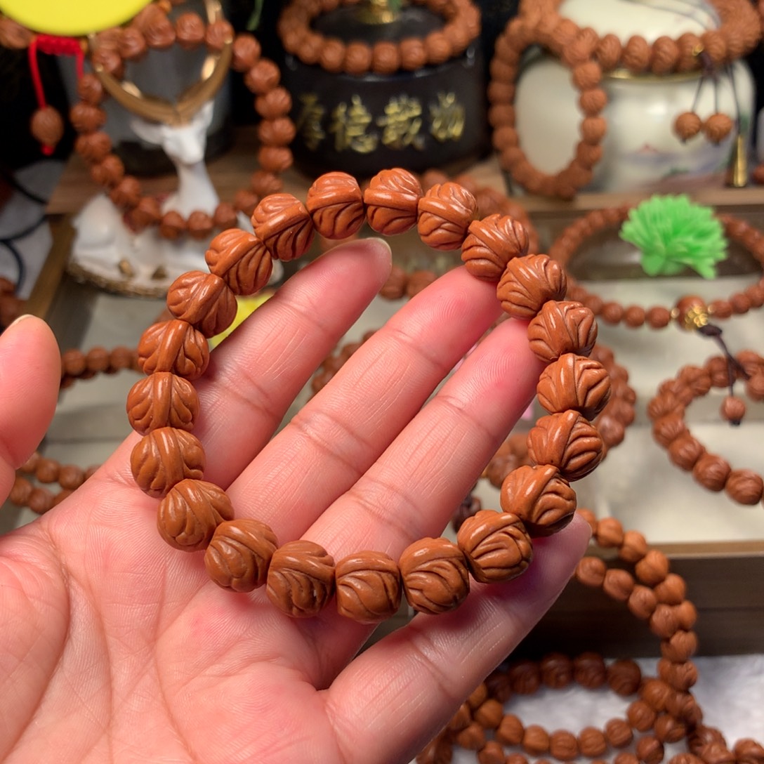 吊坠桃核红玉龙12手串