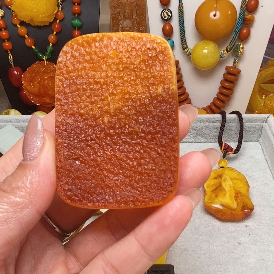 乔*火精品无视牌吊坠