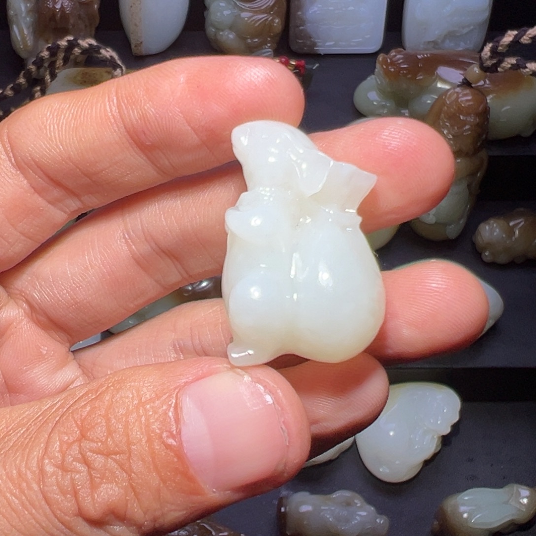 落***尘和田玉未镶嵌颈饰