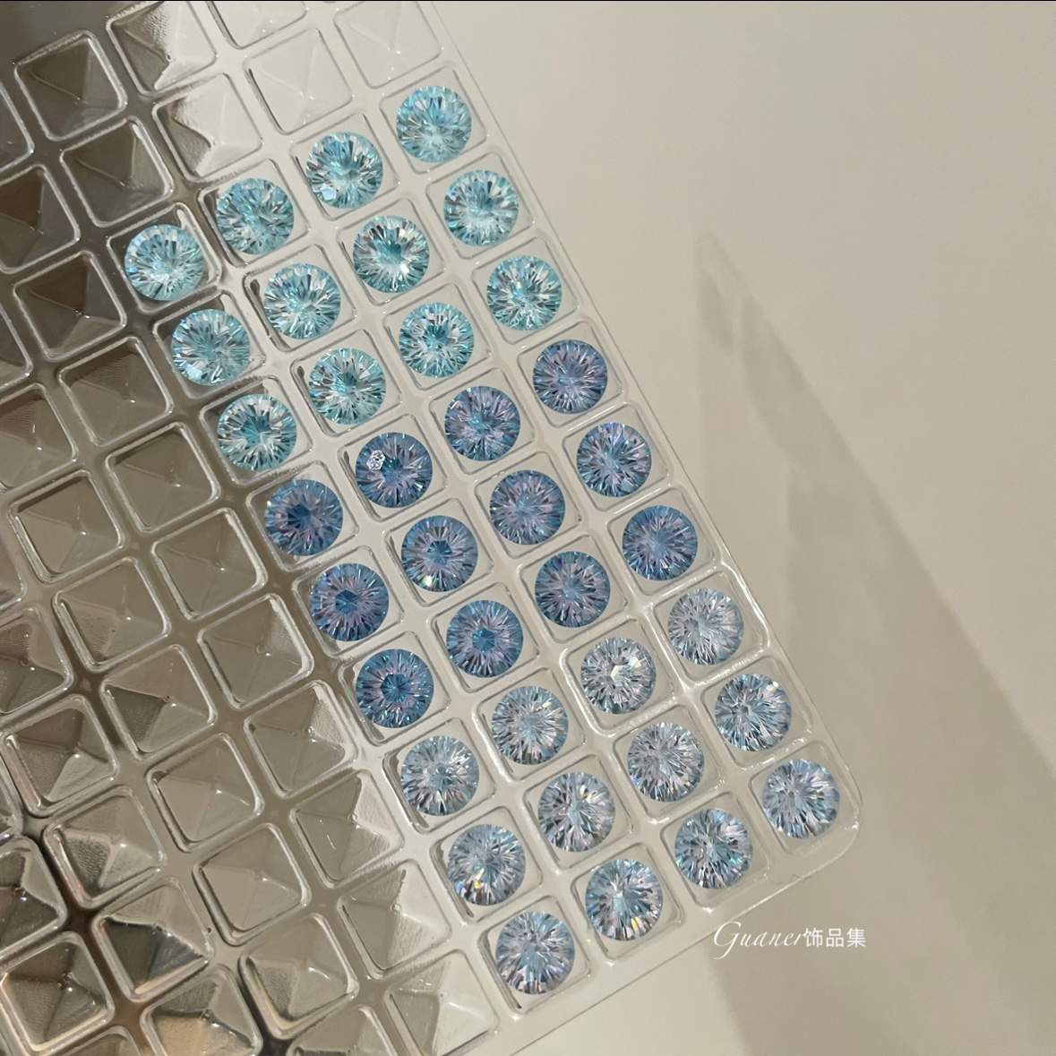 钛钢合成锆石耳饰 8mm渐变烟花切 超闪百搭小众爪镶耳骨耳蜗钉