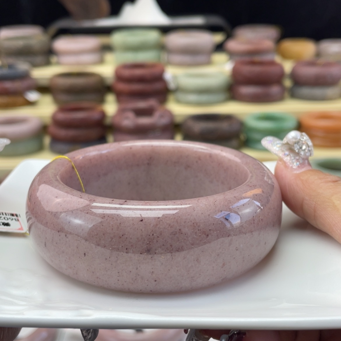 【闪购商品】石英质玉手镯未镶嵌梦***牛