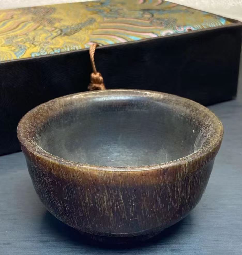 a353经典时尚西西摆件