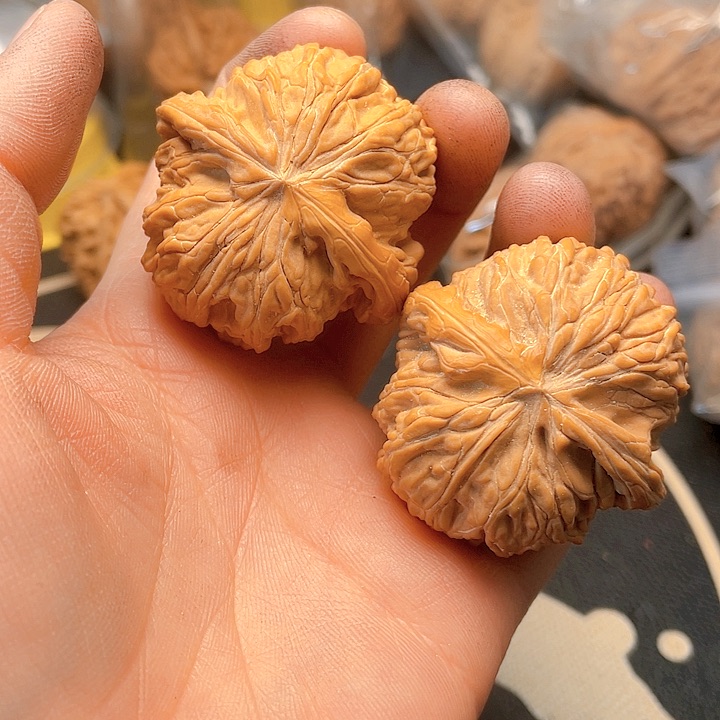 文玩核桃吊坠磨盘狮子头