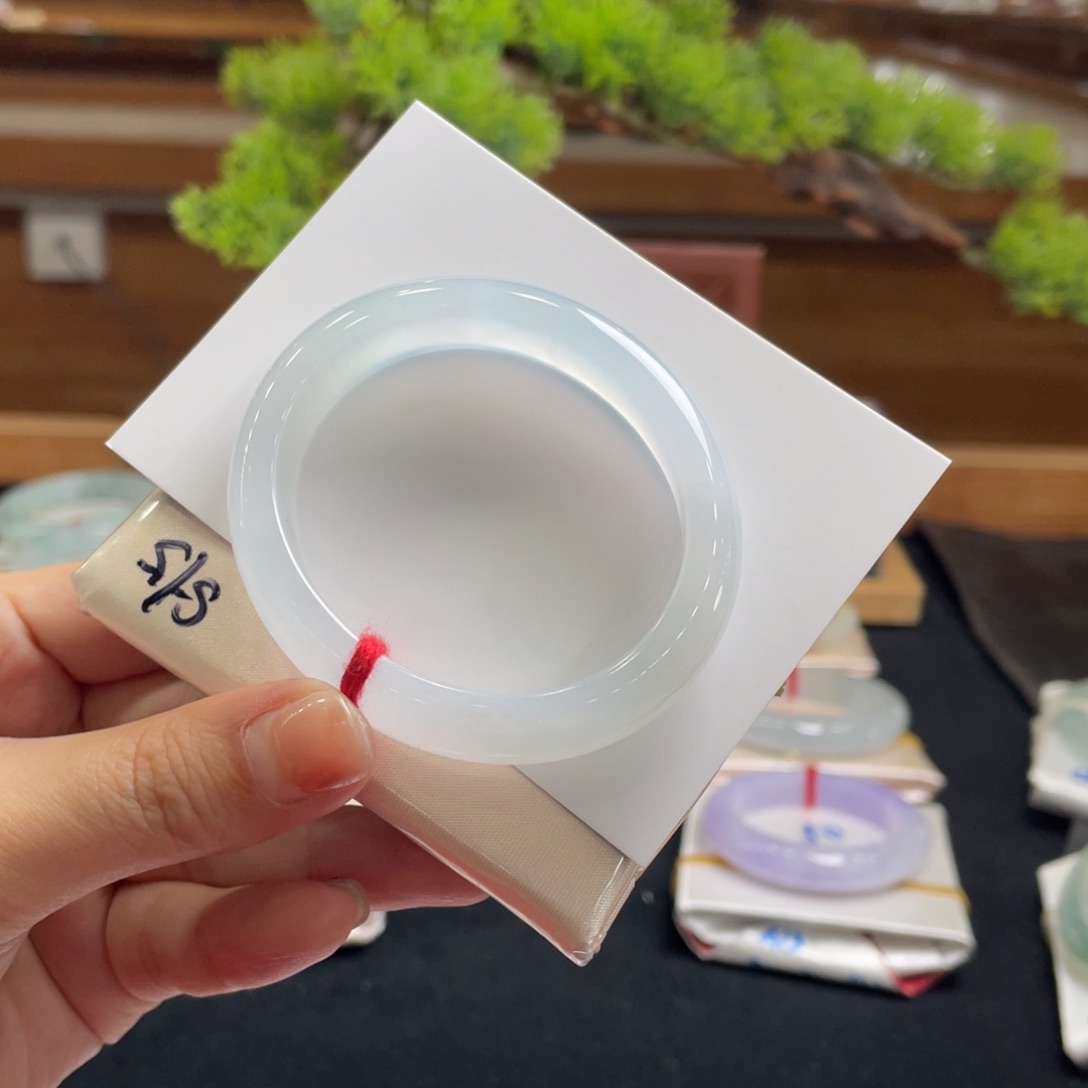 翡翠手镯未镶嵌52+ 贵妃