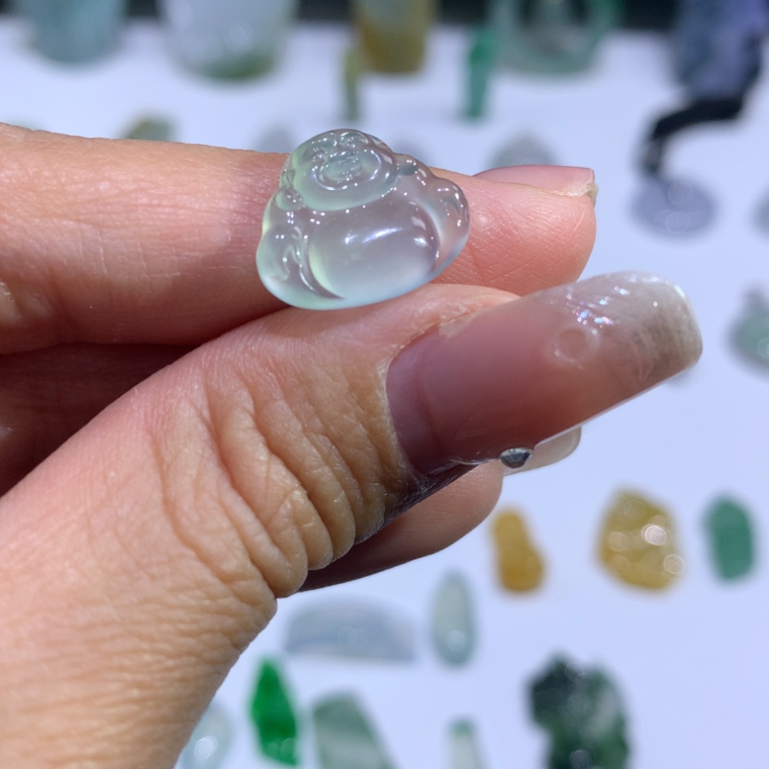 翡翠颈饰未镶嵌佛公