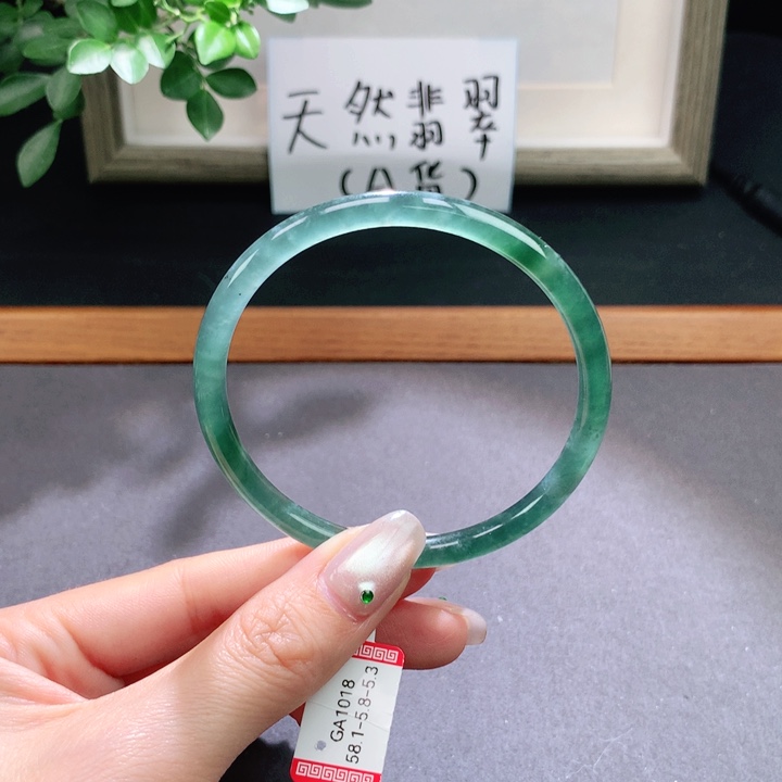 翡翠手镯未镶嵌天然翡翠手镯