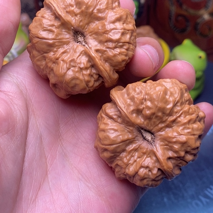 大***长文玩核桃吊坠蛤蟆头