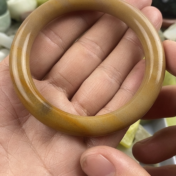 和田玉（糖玉）未镶嵌颈饰心***钱