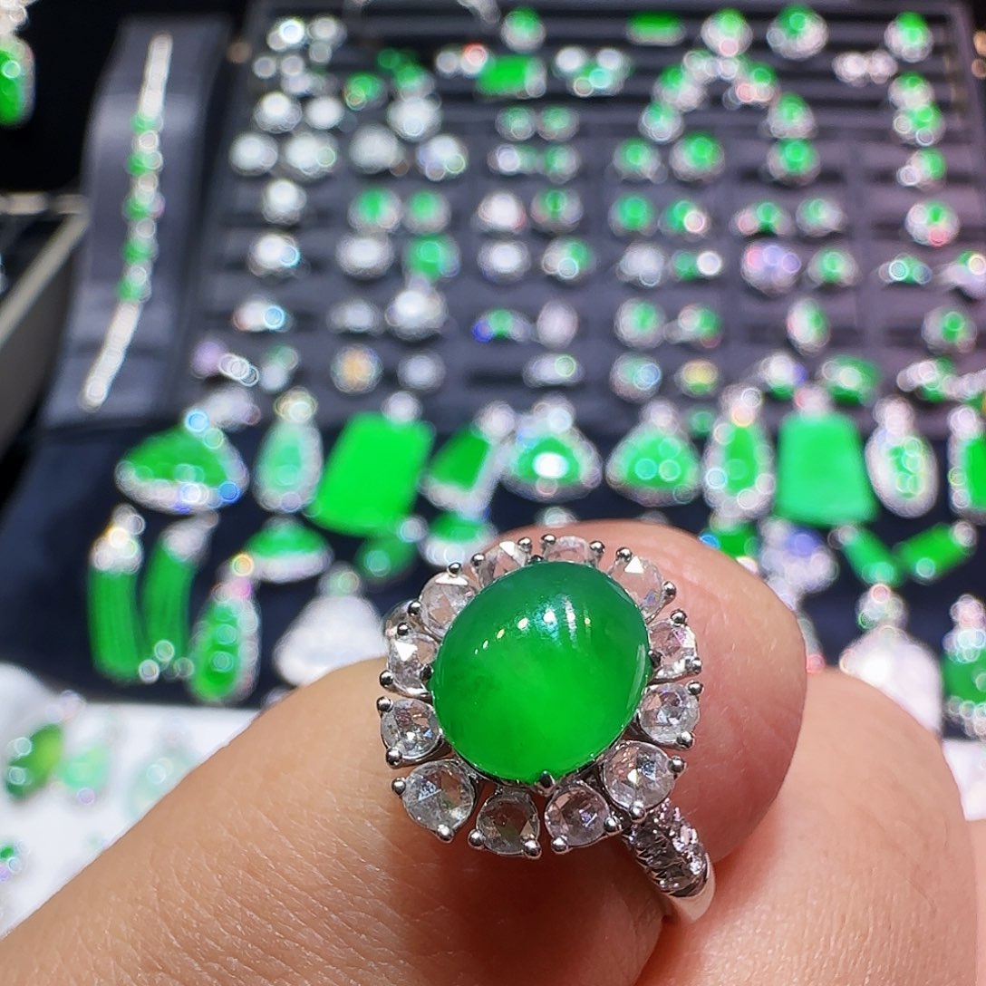 翡翠18K金镶嵌戒指