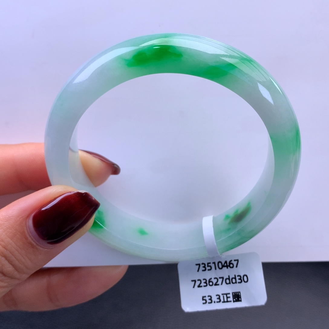 翡翠未镶嵌手镯细糯化白底飘阳绿手镯（细纹）