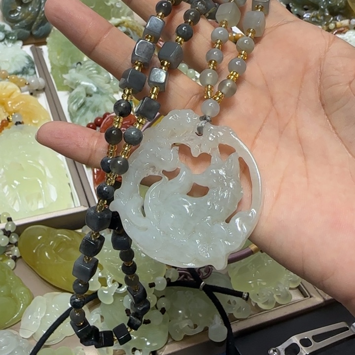 蛇纹石玉吊坠未镶嵌