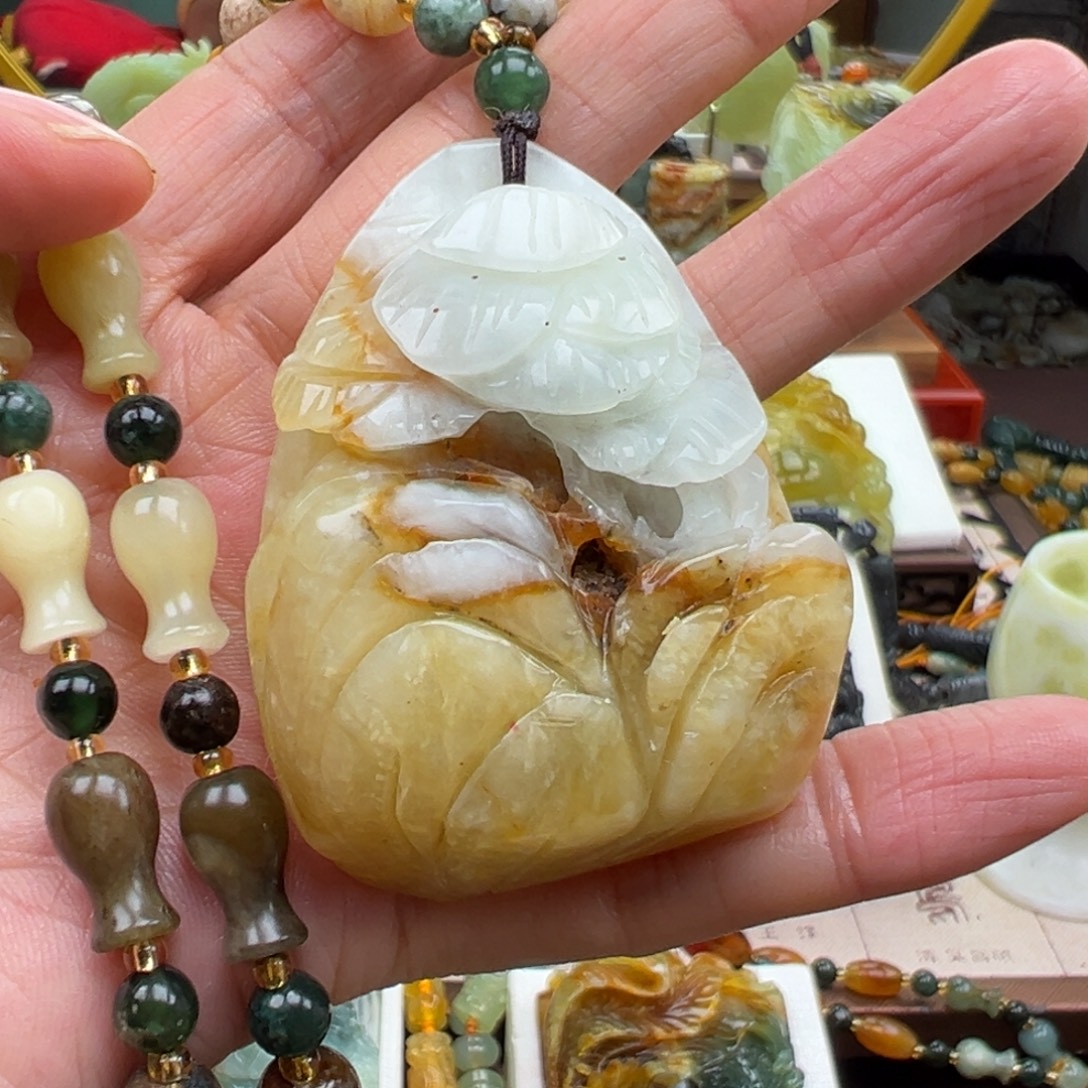 张***猪岫玉未镶嵌挂件挂件