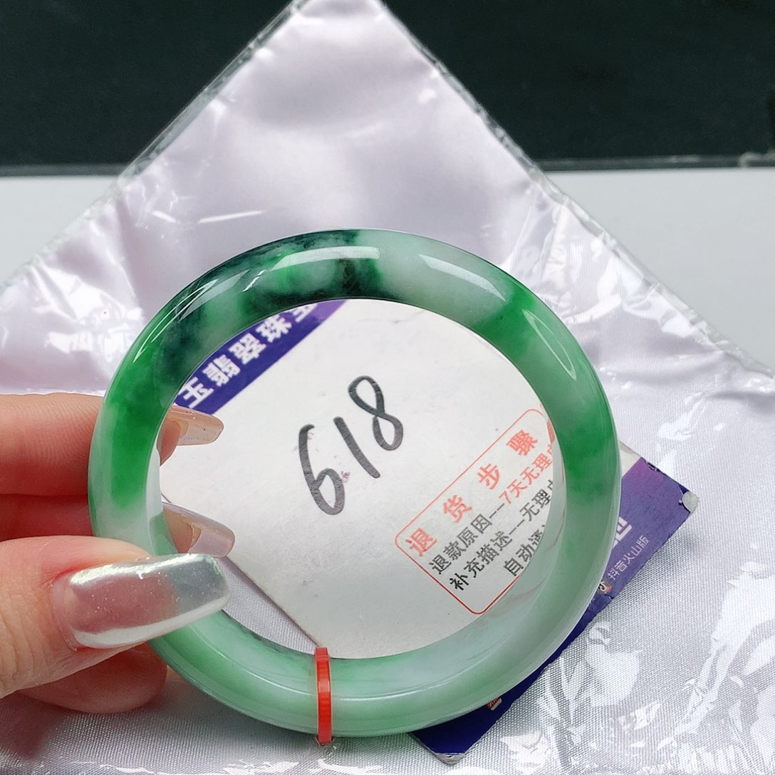 翡翠手镯未镶嵌翡翠手镯