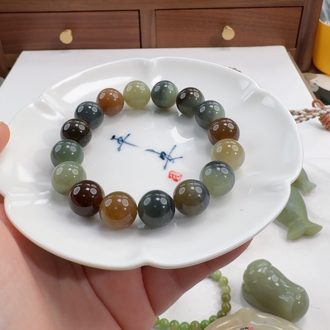 半***气和田玉未镶嵌颈饰