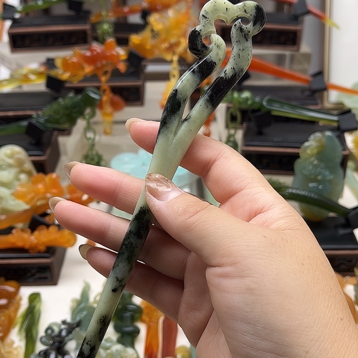 蛇纹石玉岫玉挂坠未镶嵌