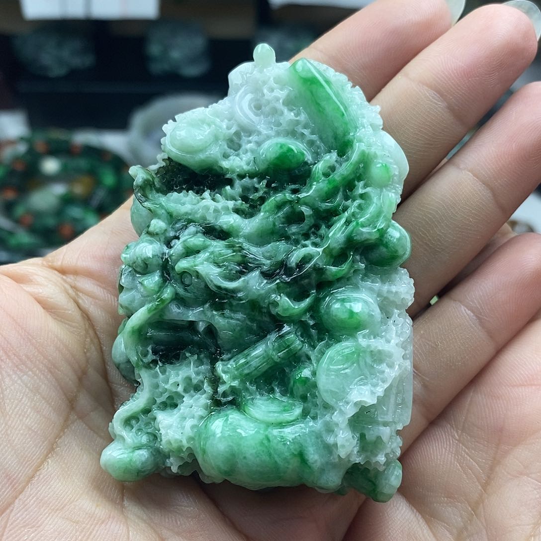 颈饰未镶嵌翡翠何**忧牌子