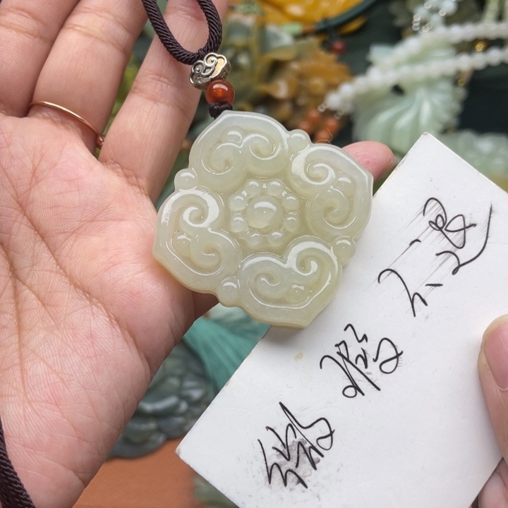 蛇纹石玉吊坠合金