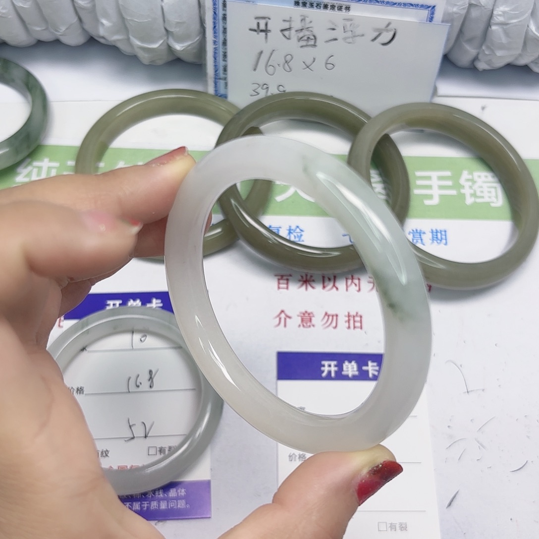 石英质玉未镶嵌手镯11/6059