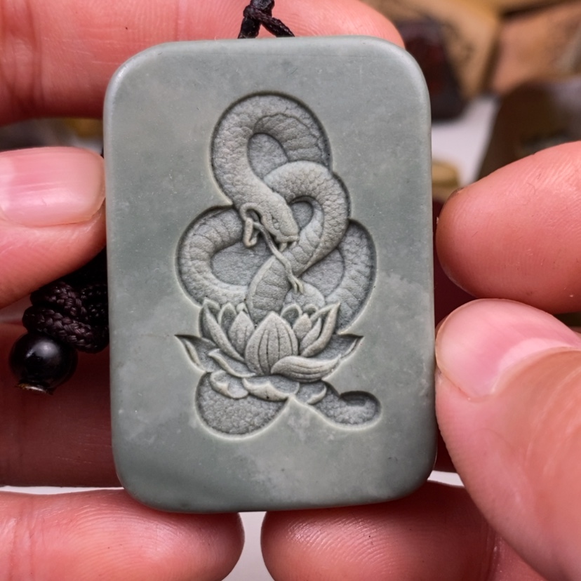 【闪购商品】原石雕刻手把件，脖挂件