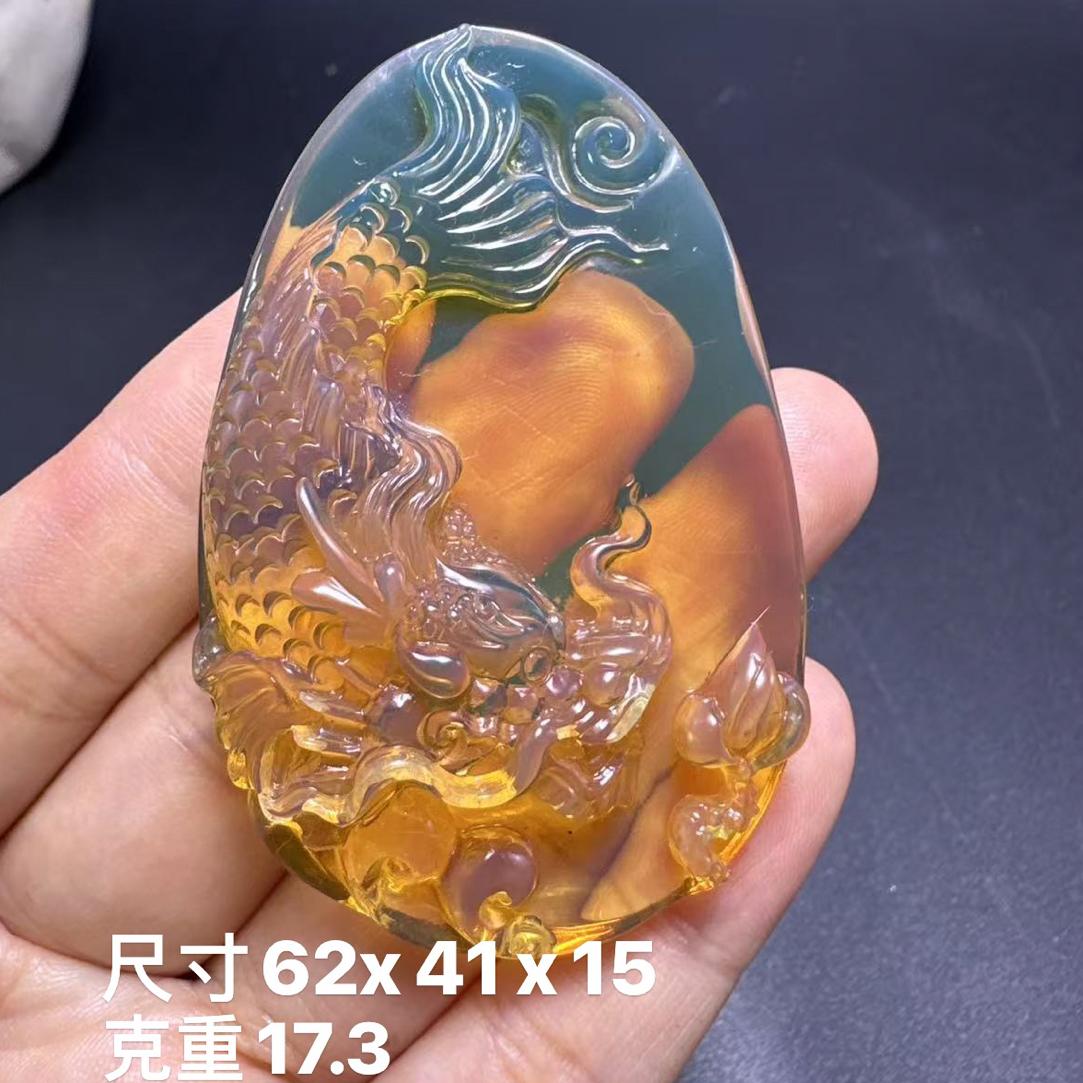缅甸天然琥珀精工雕刻蓝珀龙鱼吊坠挂件