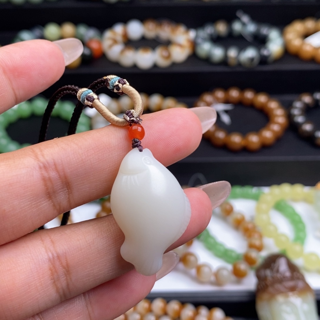 和田玉未镶嵌颈饰