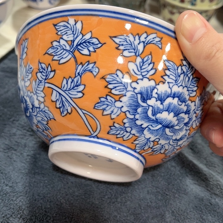 瓷片直径15厘米，红
