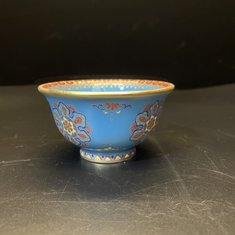 1.3/N100300/01150/蓝地粉彩描金压手杯/口径8.3/高4.7/70cc