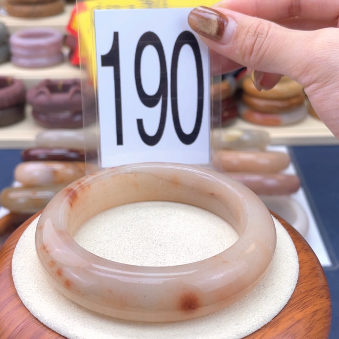 【闪购商品】石英质玉手镯未镶嵌