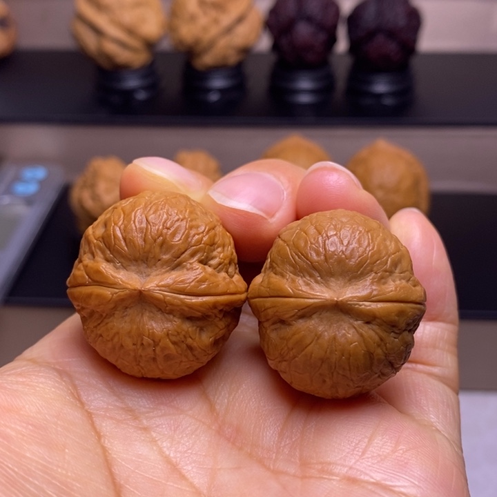 文玩核桃把件粗筋铁蛋38