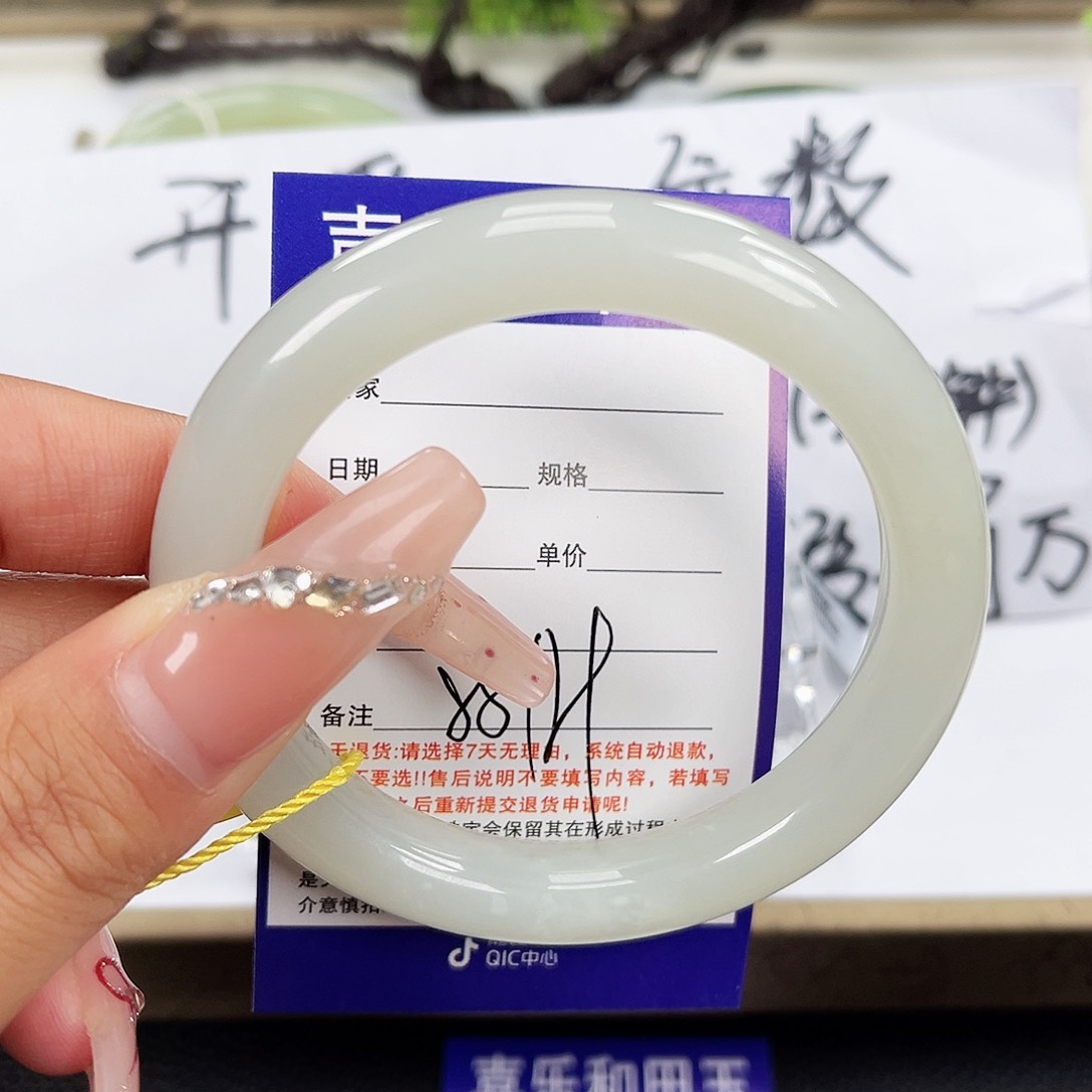 和田玉手镯未镶嵌