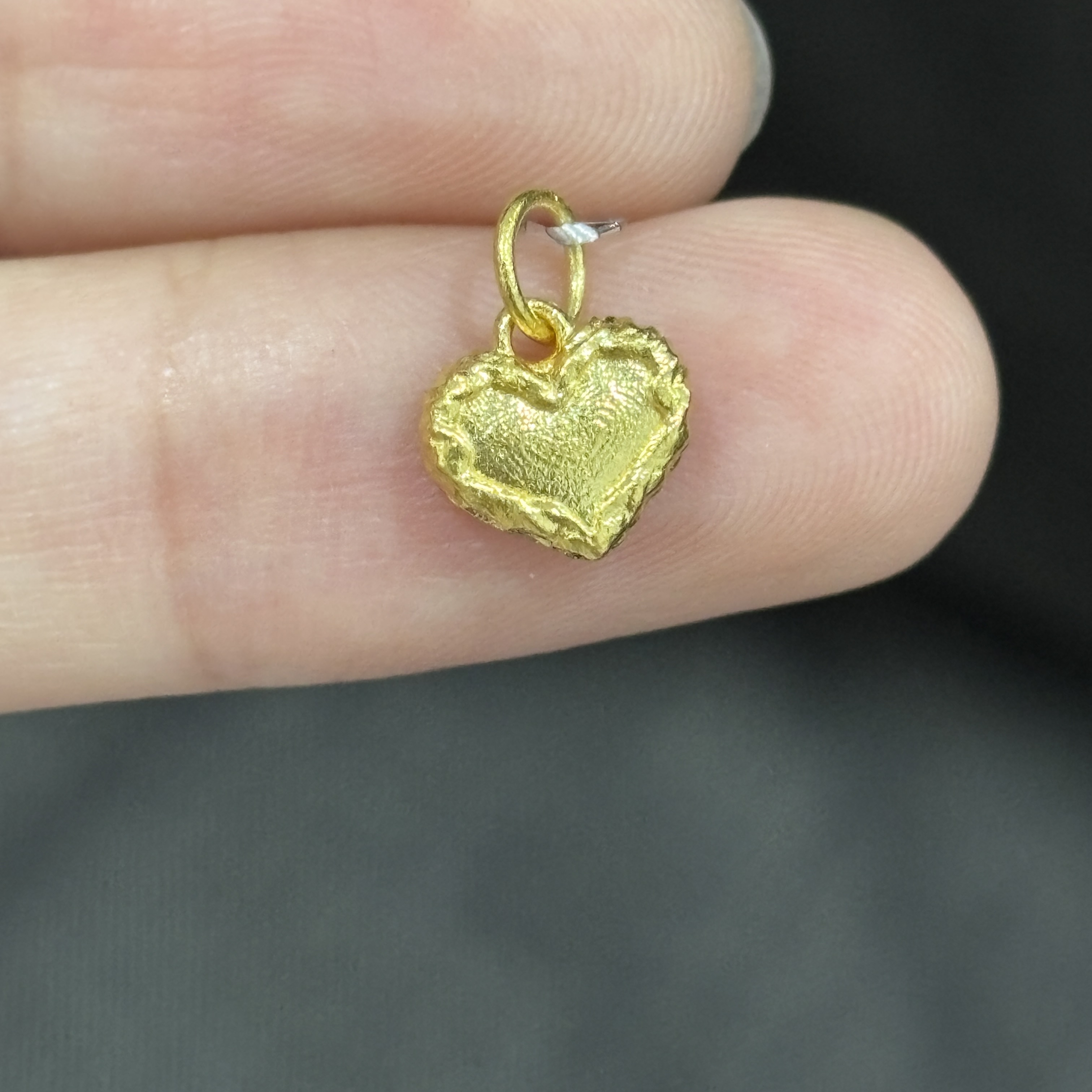 锤纹边小爱心滴溜 足金999