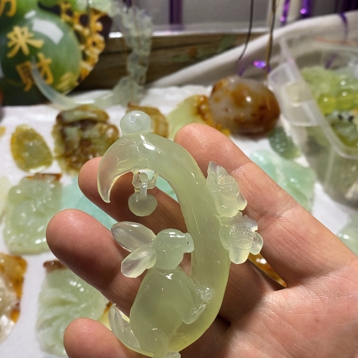 蛇纹石玉未镶嵌颈饰