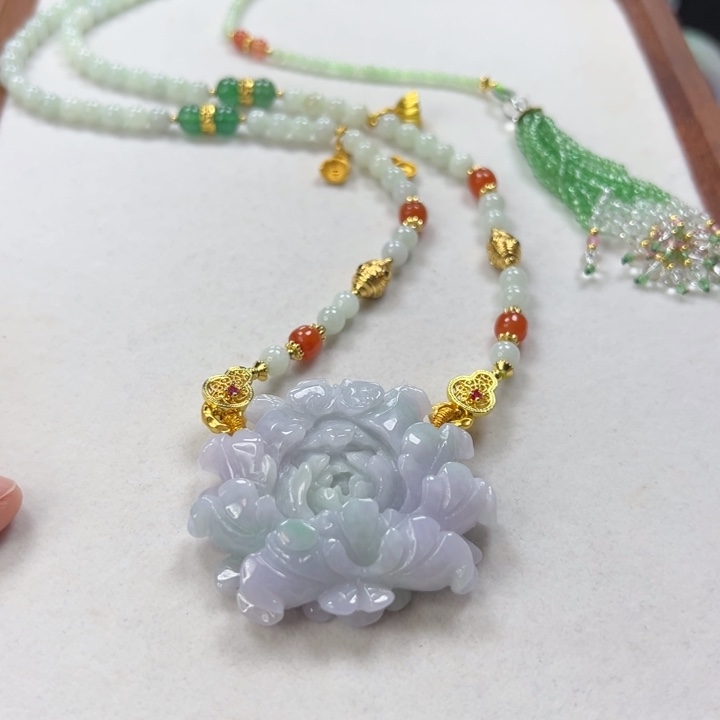 颈饰未镶嵌翡翠吊坠