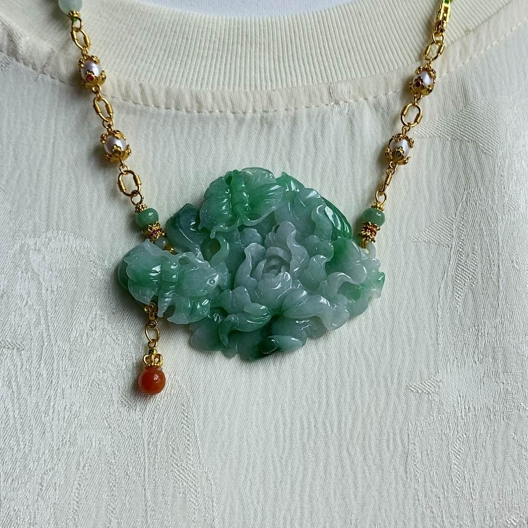 翡翠未镶嵌吊坠(赠链)