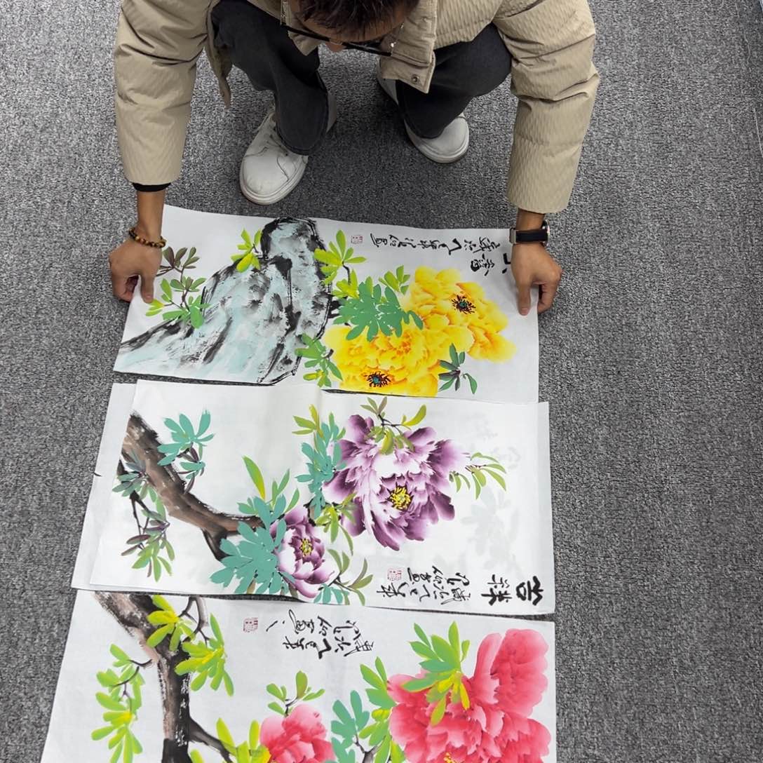 国画卖字画的小男孩