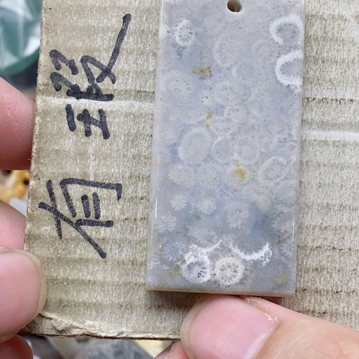 硅化珊瑚（珊瑚玉）未镶嵌颈饰花**空