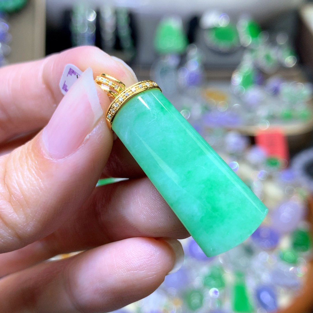 【闪购商品】翡翠颈饰18K金镶嵌翡翠吊坠项链