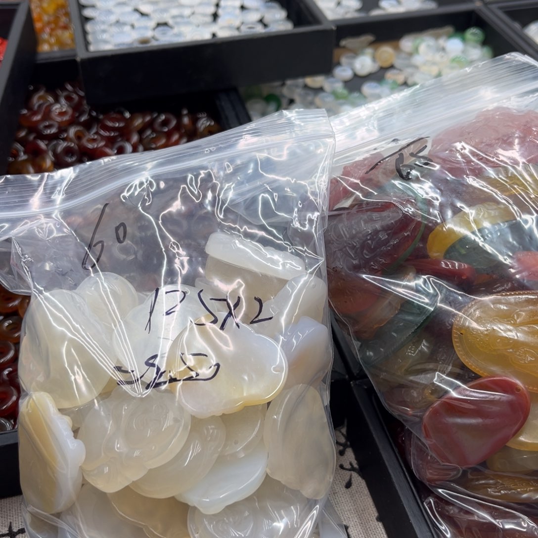 俏***娘玛瑙/玉髓合金颈饰