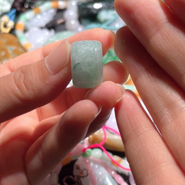 【闪购商品】翡翠颈饰未镶嵌六*八天然翡翠