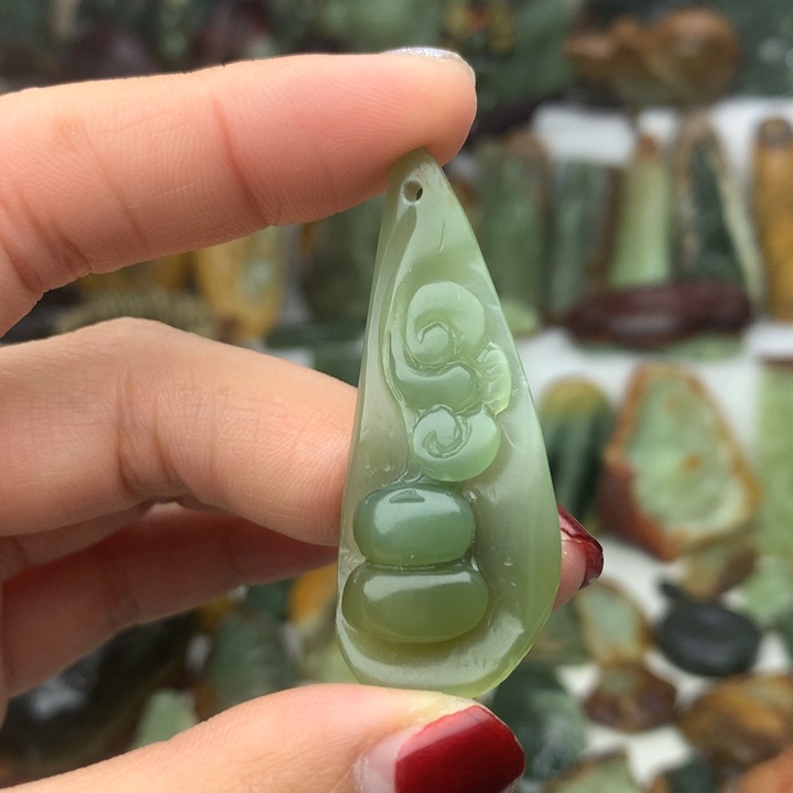 岫岩河磨玉（透闪石质玉）挂件未镶嵌