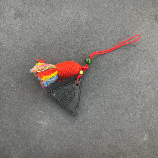 A497-檀木三角牌挂件0055