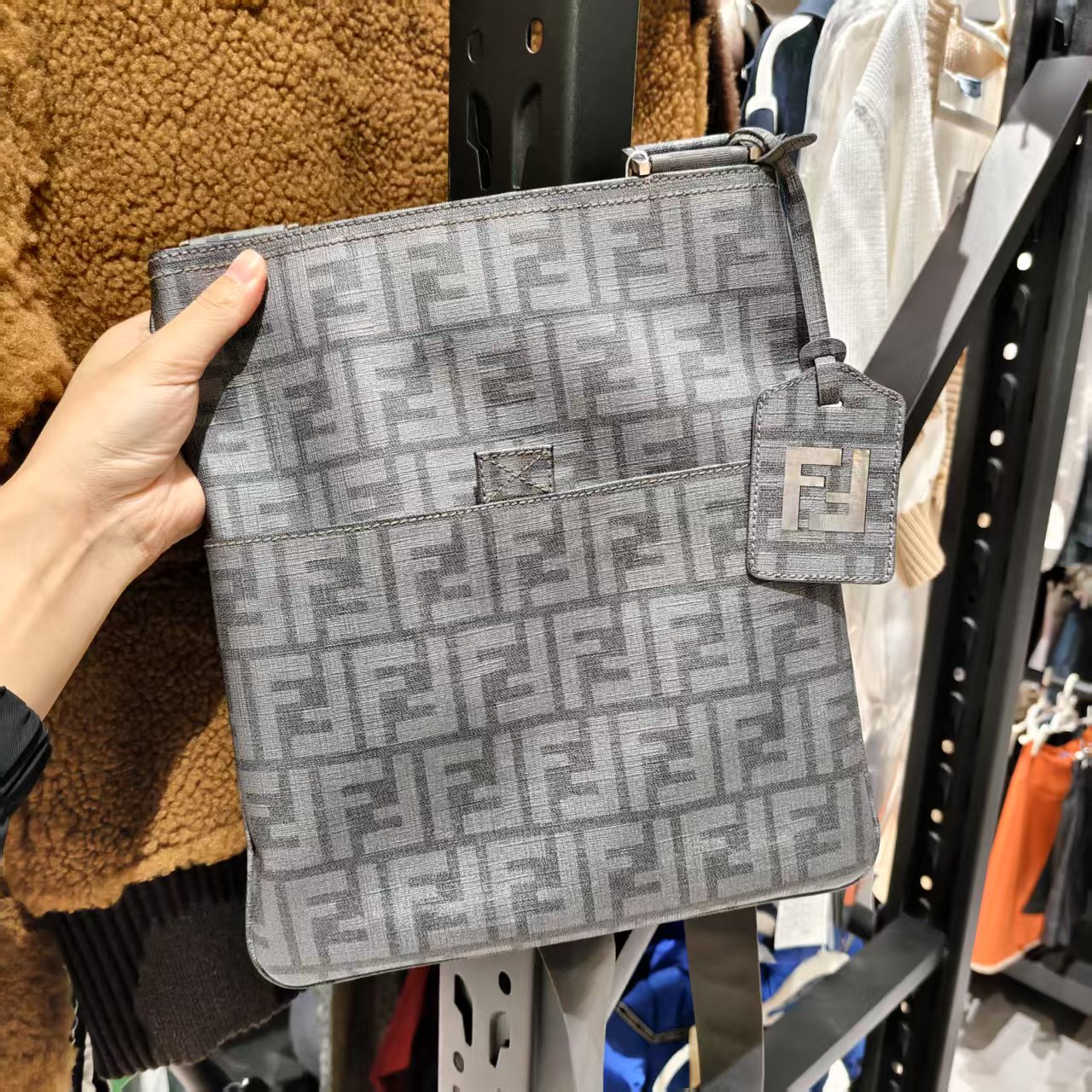 99新 FENDI/芬迪 老花 斜挎 邮差包