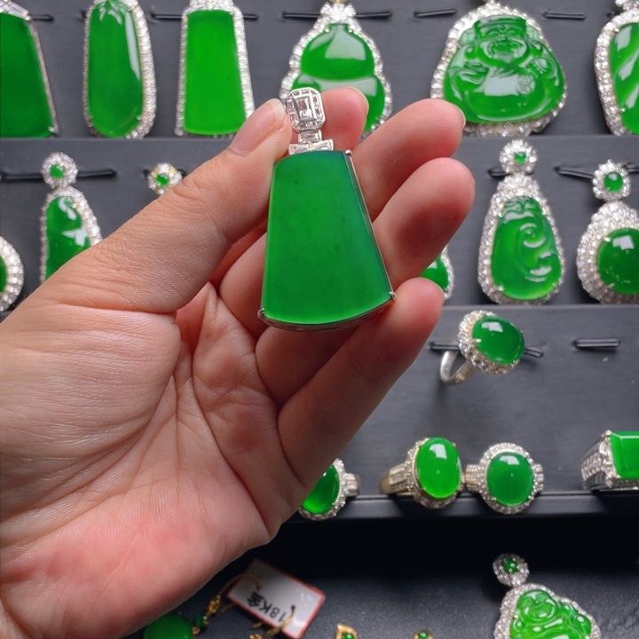 翡翠颈饰未镶嵌翡翠吊坠