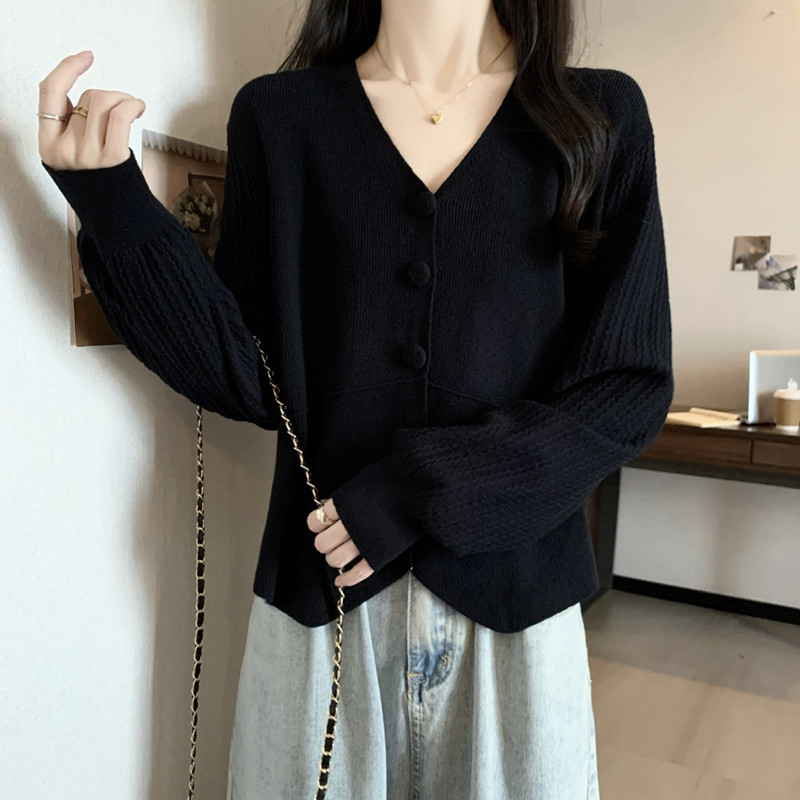 大码女装V领软糯显瘦正肩针织衫女2025秋季新款开衫设计感上衣潮