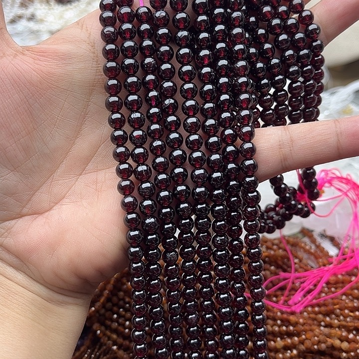 玛瑙/玉髓未镶嵌珠宝半成品一条6mm左右石榴石