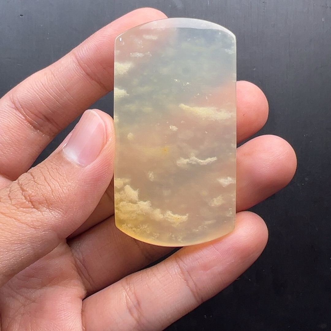 石英质玉（黄龙玉）未镶嵌颈饰