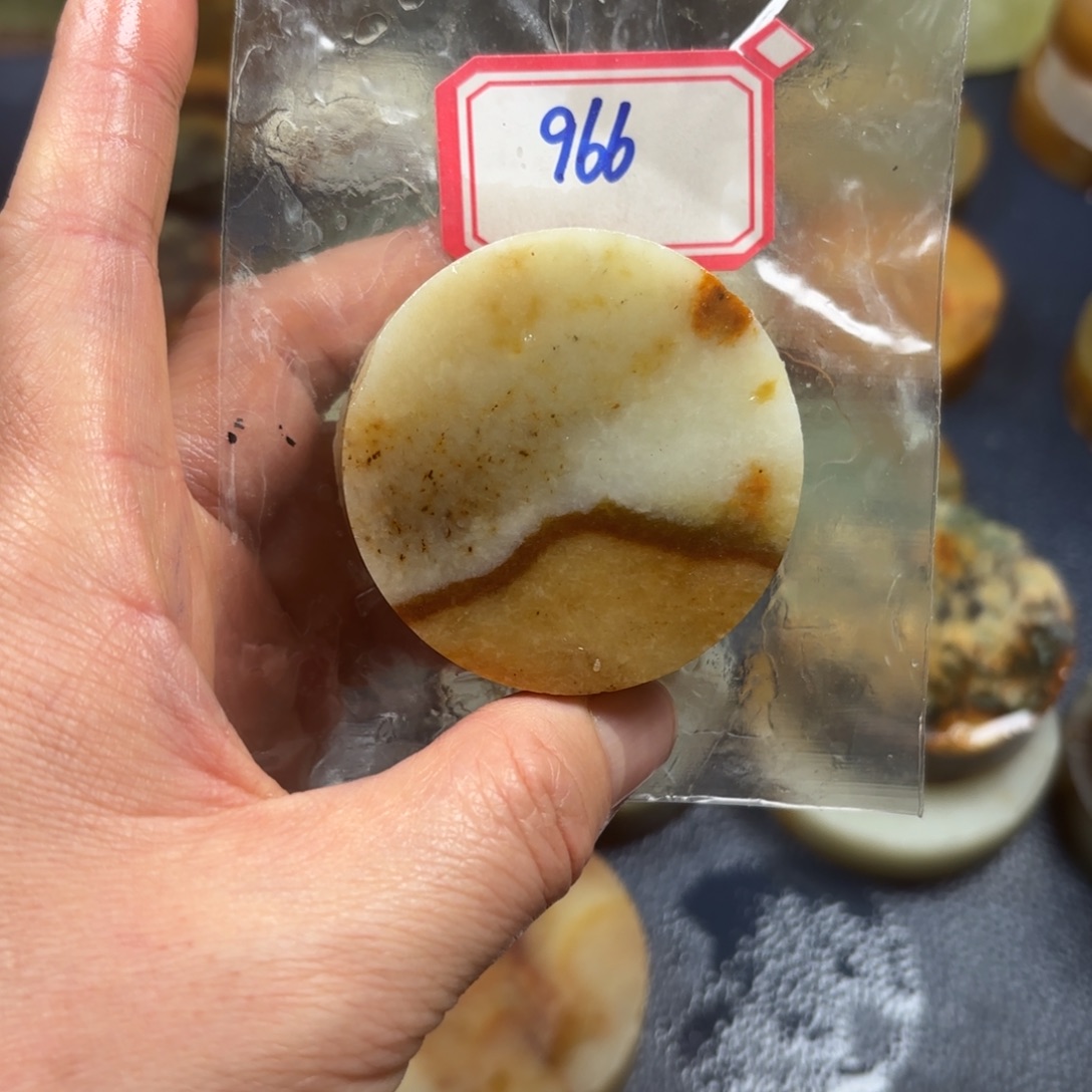 临***发蛇纹石玉未镶嵌珠宝奇石