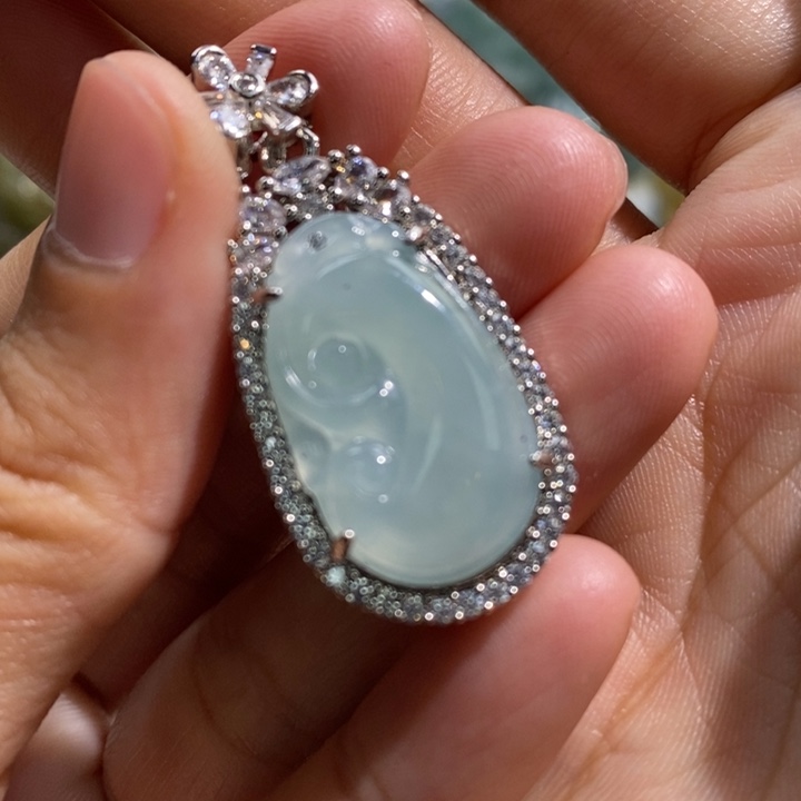 翡翠颈饰未镶嵌翡翠