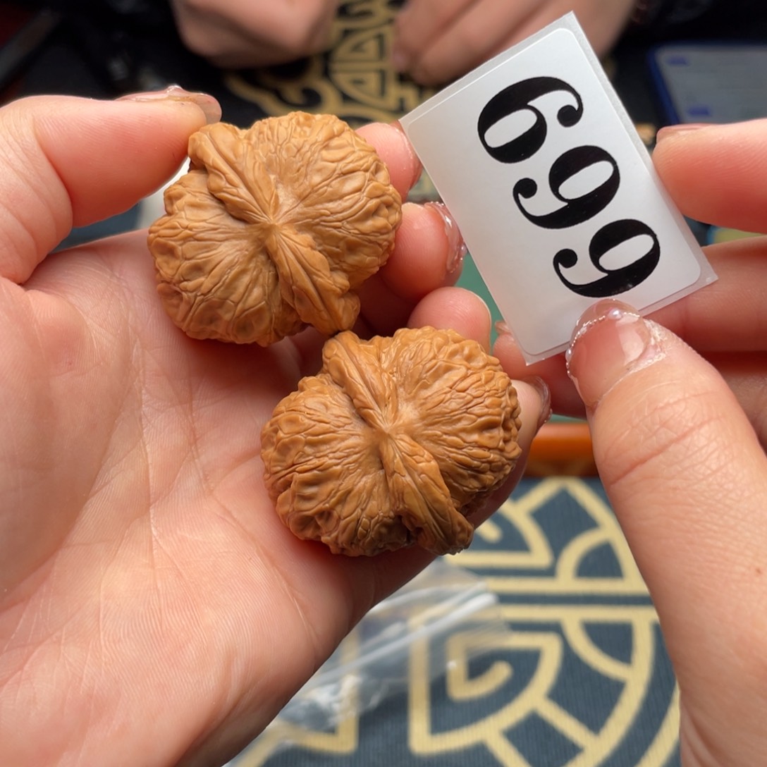 文玩核桃吊坠40元宝699号！……