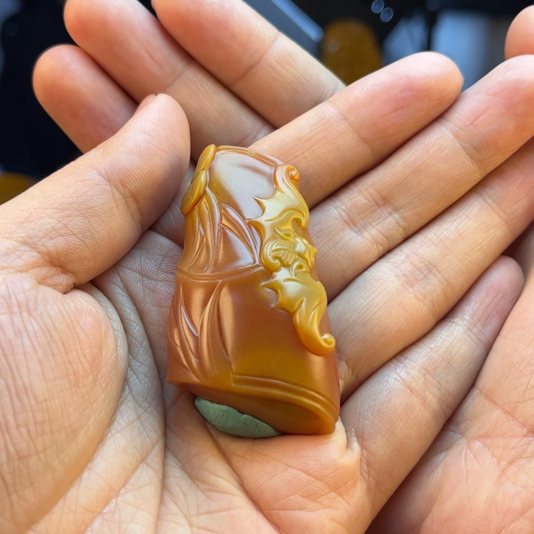 石英质玉黄蜡石挂件未镶嵌抖**抖